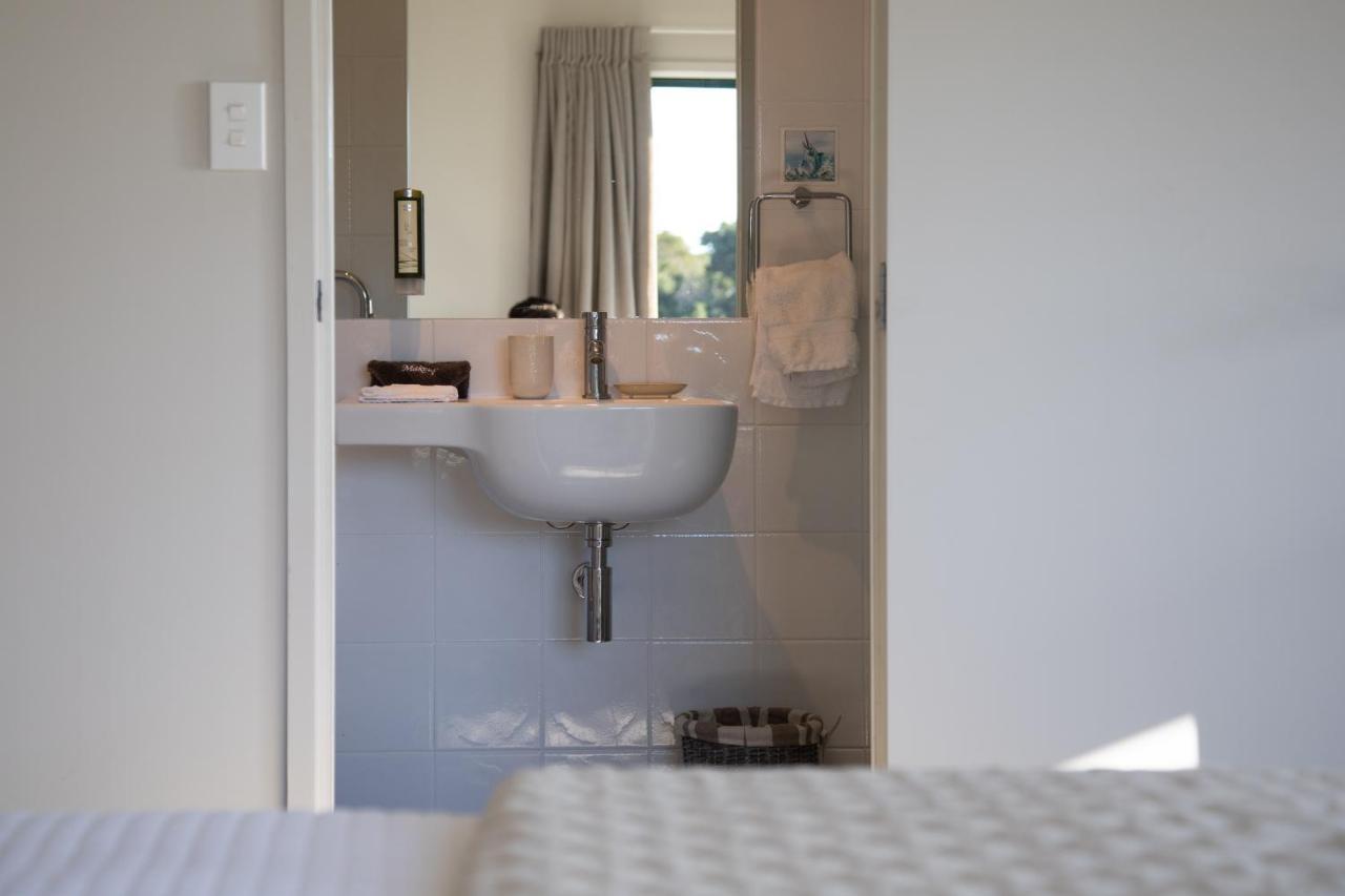Vineyard Apartment ตูตูคาคา ภายนอก รูปภาพ